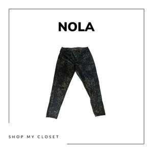 NWOT - Nola Cropped yoga pant (Penningtons)